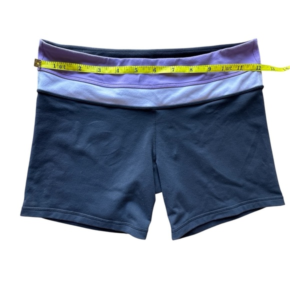 Lululemon Women’s Groove Shorts Reversible
Size 10 - Picture 5 of 10